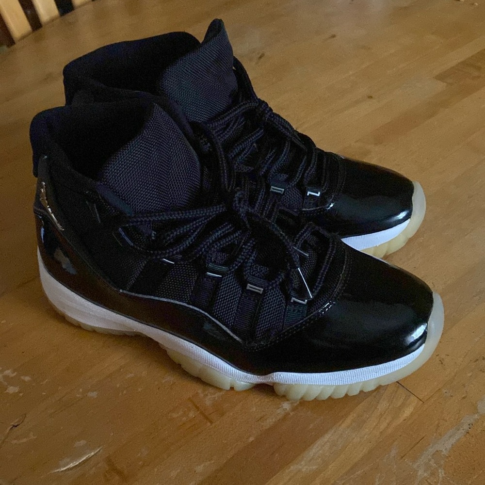 Jubilee jordan 11 size 9 men’s